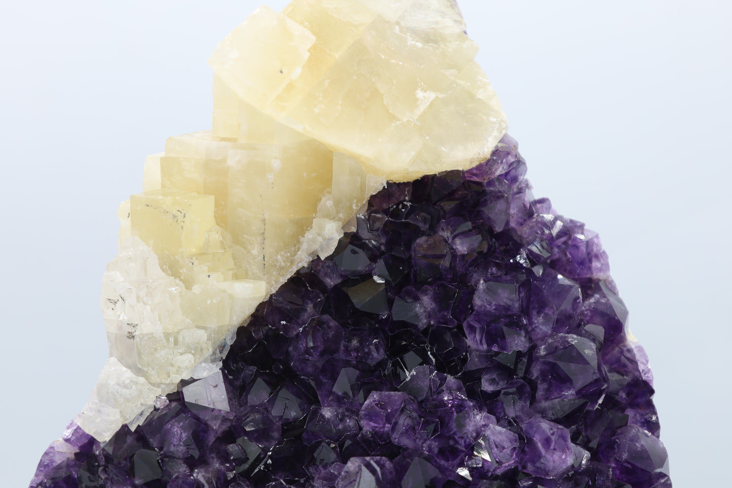 Amethyst mit Calcit